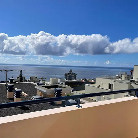 Madeira Sunny Penthouse 아파트 *
